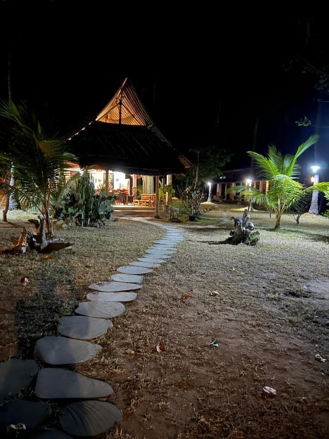 The Papalagi Resort Gili Gede Exterior photo