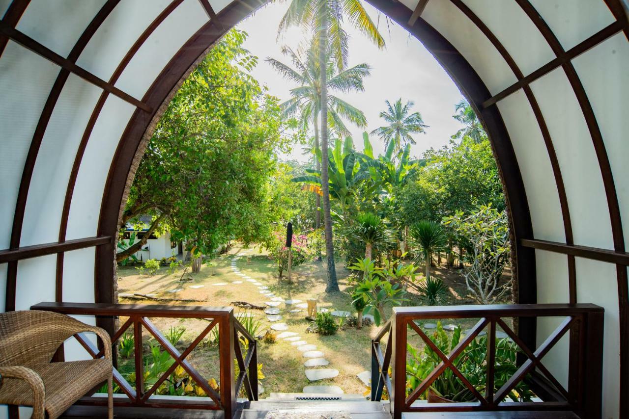 The Papalagi Resort Gili Gede Exterior photo