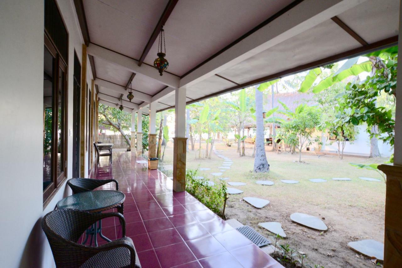 The Papalagi Resort Gili Gede Exterior photo