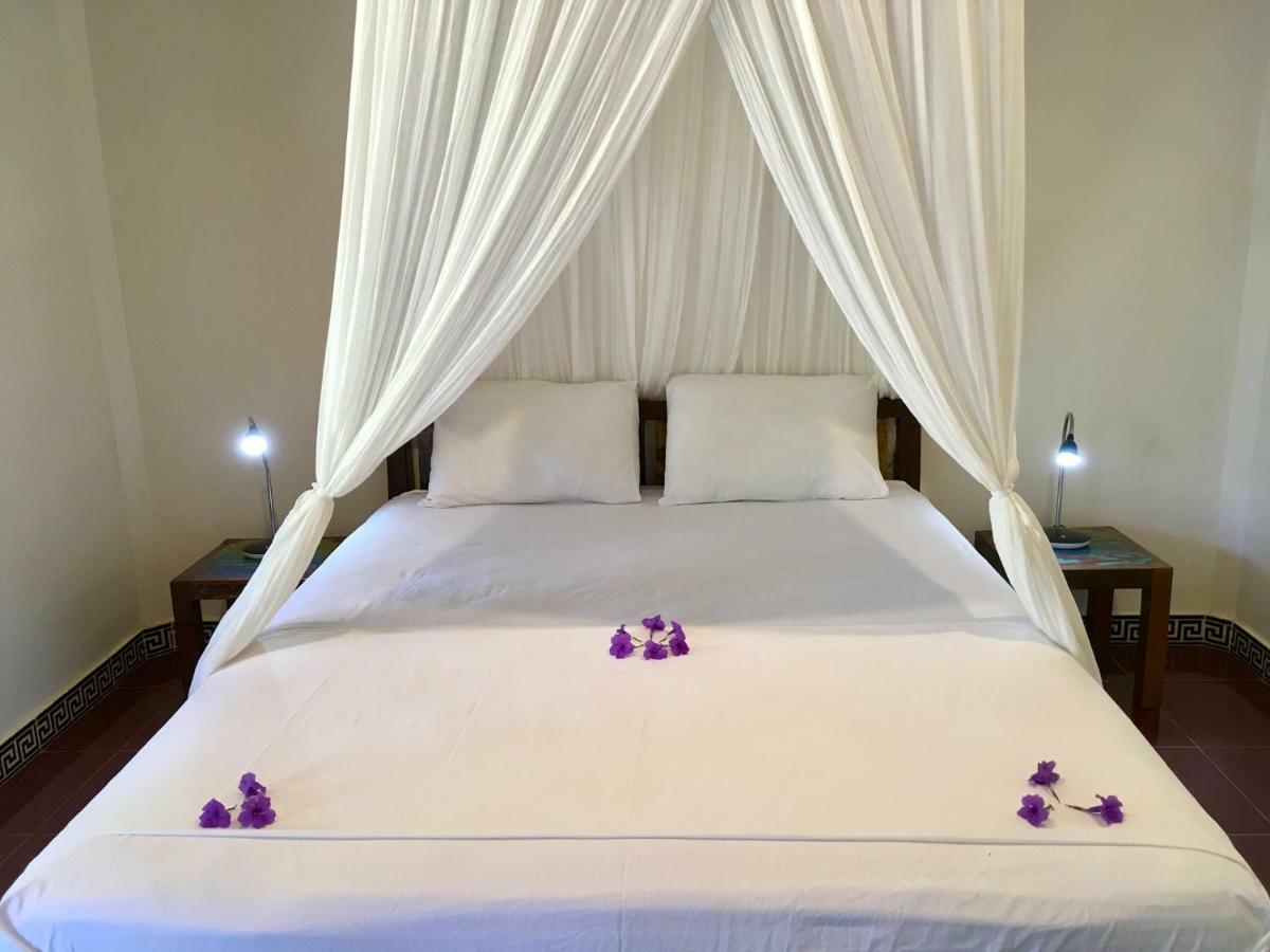 The Papalagi Resort Gili Gede Exterior photo